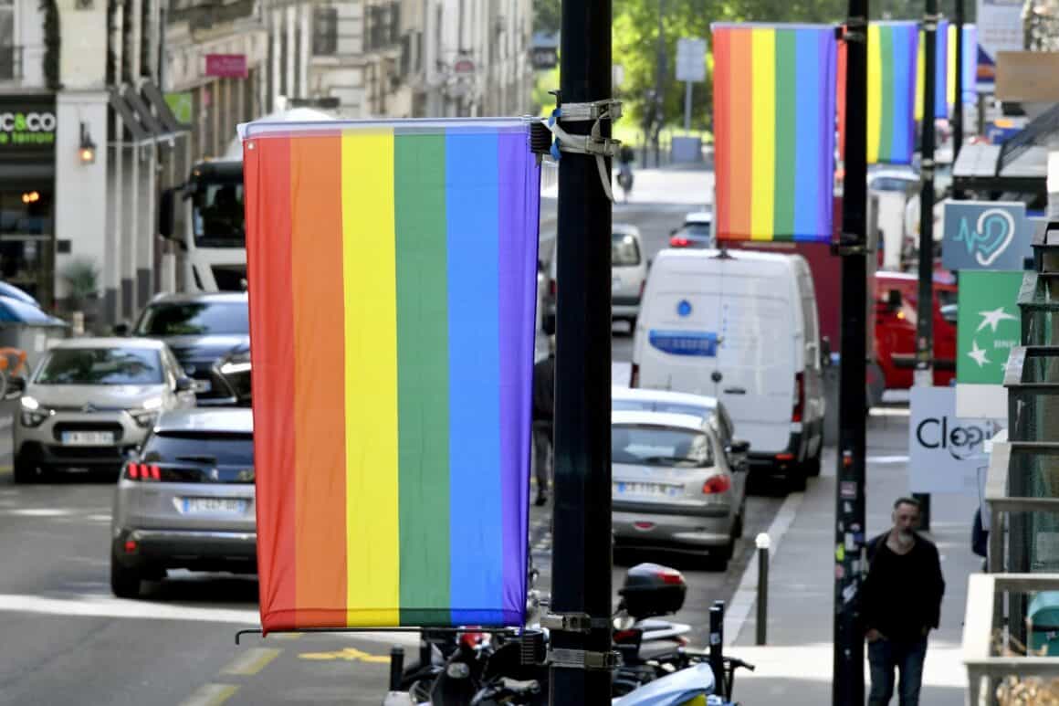 drapeaux arc-en-ciel dans nantes