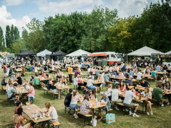 Après deux ans d’existence, Franquette revient pour une troisième édition à Saint-Sébastien-sur-Loire. La devise du festival ? Mangez, cuisinez, pensez, profitez ! Ça, c’est un programme qui nous branche bien chez Big City Life. Alors pour vous donner l’eau à la bouche en attendant le week-end, on vous présente le menu ;)