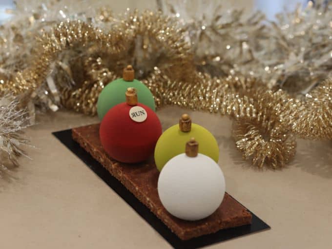  boules du sapin de Efe ЯUN