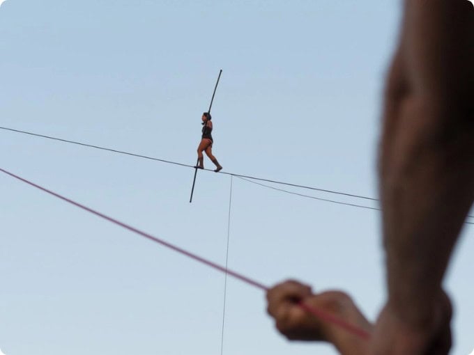 funambule de la compagnie basinga