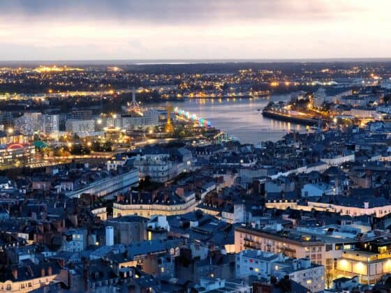 photo de nantes Nantes la nuit vue Loire depuis la tour Bretagne le nid