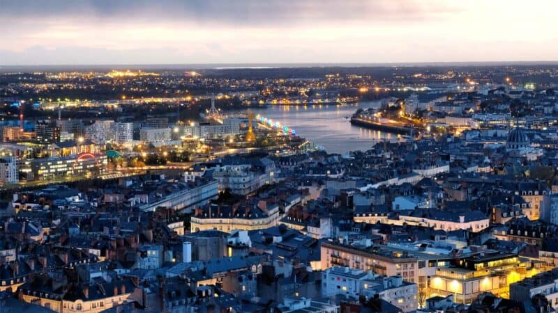 photo de nantes Nantes la nuit vue Loire depuis la tour Bretagne le nid